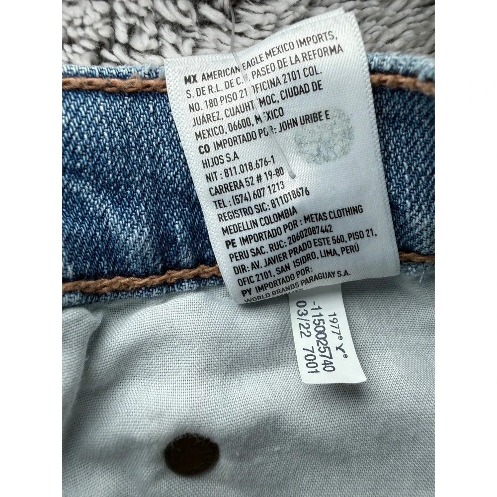 American Eagle 90s Boyfriend Short Distressed Denim Medium Wash Women Size 18‎
